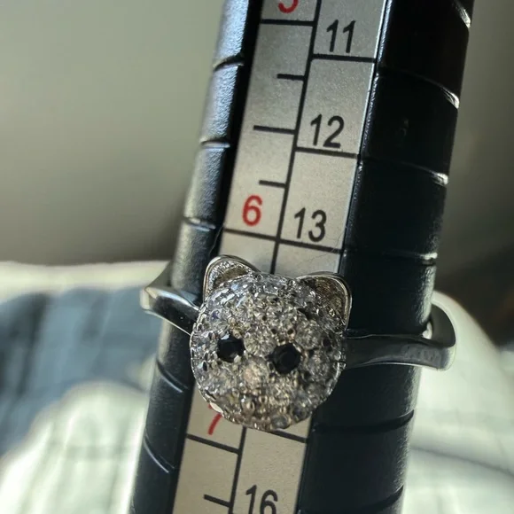 NEW! Pretty Bird Jewelry Cat Face Pavé Crystal Ring in white gold plating - Picture 11 of 13